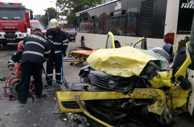 Accident pe Splaiul Independentei: Doi morti si doi raniti dupa ce un taxi s-a ciocnit cu un alt autovehicul