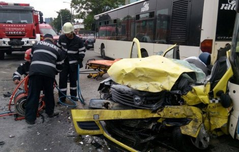 Accident pe Splaiul Independentei: Doi morti si doi raniti dupa ce un taxi s-a ciocnit cu un alt autovehicul