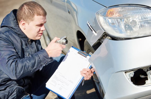 Normele de aplicare pentru legea RCA au fost aprobate: soferul alege service-ul si pastreaza clasa bonus la schimbarea masinii