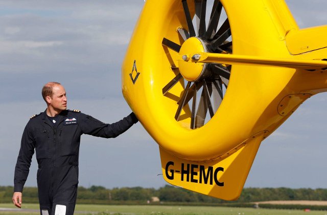 Printul William renunta la cariera de pilot pentru indatoririle de mostenitor al coroanei britanice