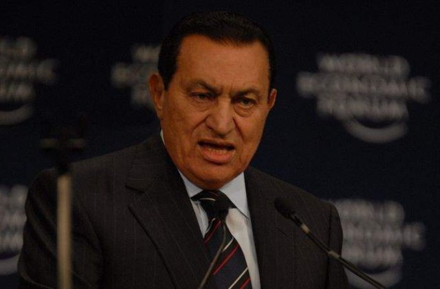 Hosni Mubarak promite cresterea salariilor si pensiilor