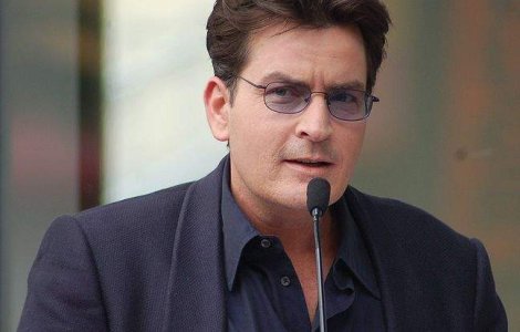 Charlie Sheen se intoarce la munca