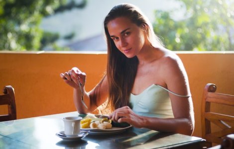  Top  7 alimente care incetinesc metabolismul. Uite cu ce sa le inlocuiesti