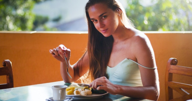  Top  7 alimente care incetinesc metabolismul. Uite cu ce sa le inlocuiesti