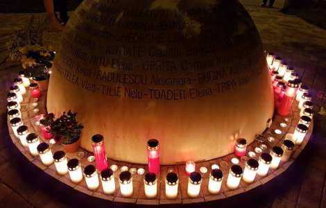 Comemorare in fata clubului Colectiv, la un an si 9 luni de la tragedie