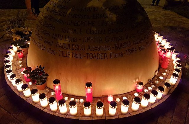 Comemorare in fata clubului Colectiv, la un an si 9 luni de la tragedie