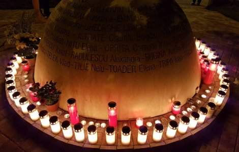 Comemorare in fata clubului Colectiv, la un an si 9 luni de la tragedie