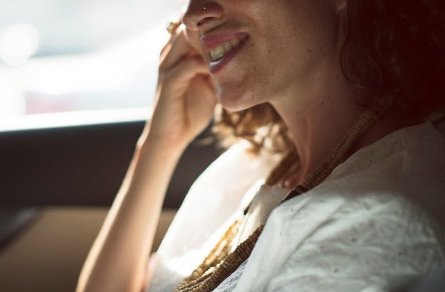 9 trucuri care te vor ajuta sa faci fata caniculei si sa-ti recapeti energia in 5 minute