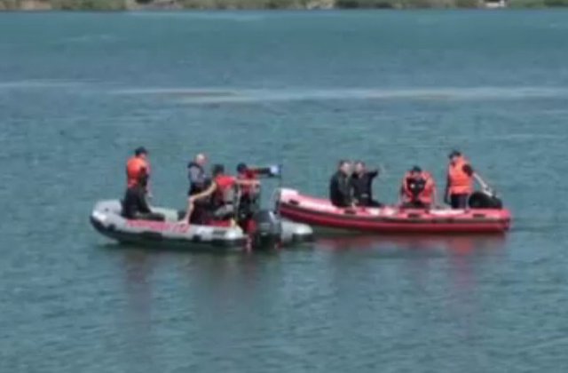 O tanara de 22 de ani s-a inecat in apele unei balastiere, in timp ce se afla cu iubitul la scaldat