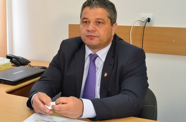 Bodog: O demit pe directoarea adjuncta de la DSP Botosani, care toata ziua posteaza bancuri pe Facebook