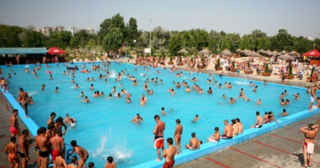 Un pitestean a fost retinut de Politie pe motiv ca ar fi pipait o fetita la strand