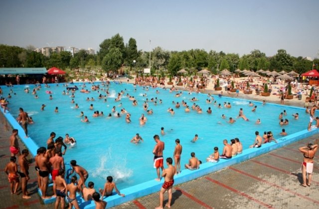 Un pitestean a fost retinut de Politie pe motiv ca ar fi pipait o fetita la strand