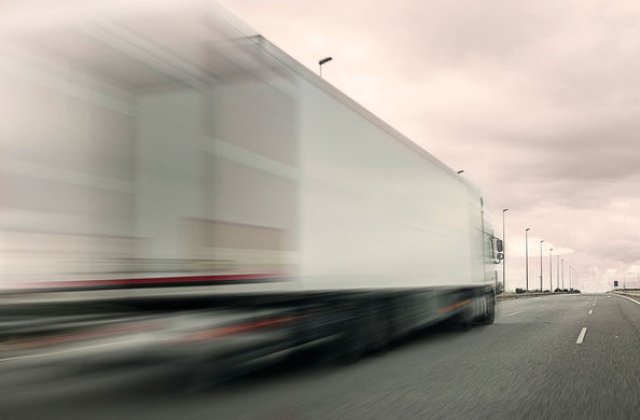 Cinci infractori romani au folosit o tehnica din filmul Fast and Furious pentru a fura telefoane Apple in valoare de 500.000 de euro