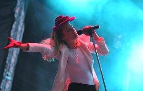 Roisin Murphy se relaxeaza la prezentari de moda