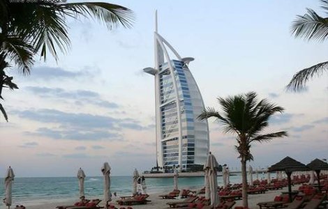 Burj al Arab recruteaza romani!