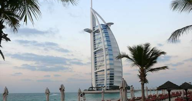Burj al Arab recruteaza romani!