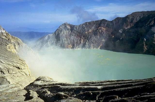 Mineri intr-un vulcan activ, pentru 10 dolari pe zi