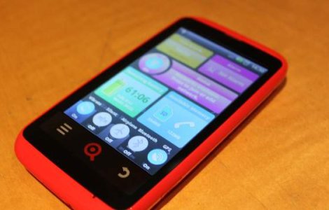 Facebook lanseaza propriul smartphone