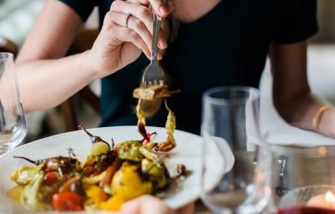  Top  8 alimente pe care nu ar trebui sa le consumi NICIODATA in vacanta