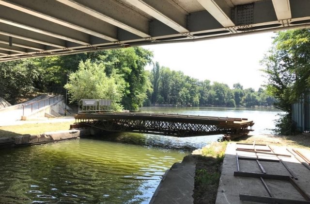 Primaria Capitalei: Bucurestenii vor putea traversa in siguranta lacul Herastrau, pasarela din vecinatatea podului CFR va fi gata intr-o saptamana