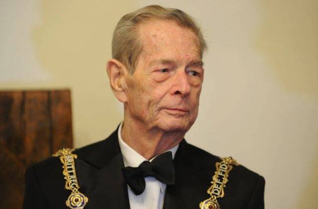 Top 10 reguli de conduita in interactiunea cu Familia Regala a Romaniei