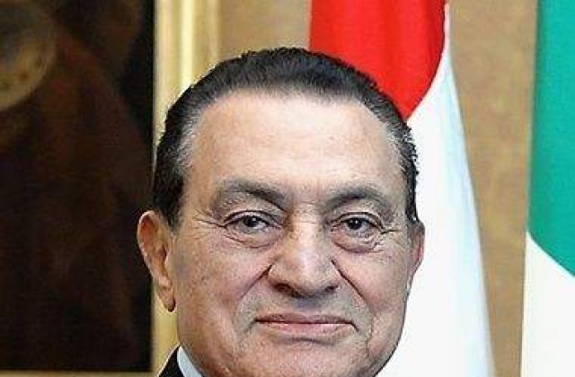 Mubarak "tine cu dintii" de putere