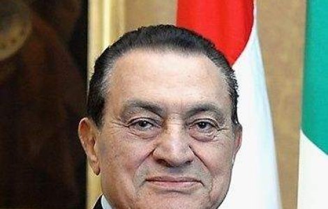 Mubarak "tine cu dintii" de putere
