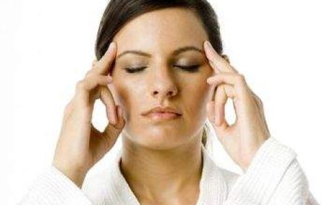 Remedii naturiste simple pentru durerile de cap