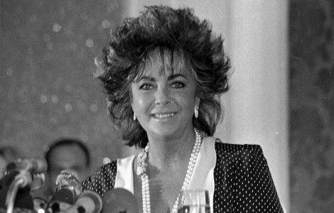 Liz Taylor, de urgenta la spital