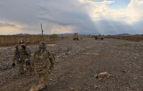 Un militar roman a fost ranit in Afganistan, intr-un schimb de focuri cu insurgentii