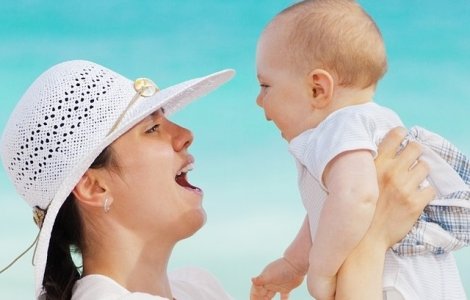 Proiect de lege care sa protejeze dreptul femeilor de a alapta in spatii publice