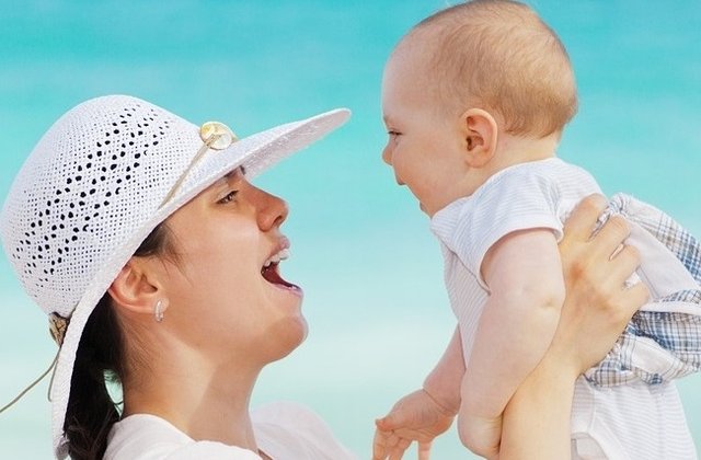 Proiect de lege care sa protejeze dreptul femeilor de a alapta in spatii publice