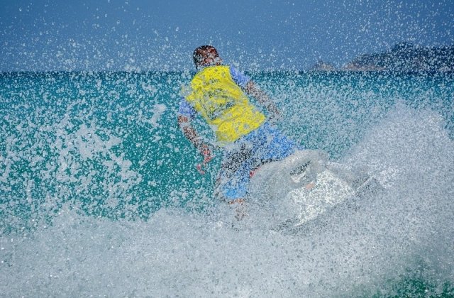[Update] Un barbat in varsta de 41 de ani a murit lovit de un skijet in Costinesti
