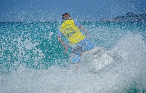 Un barbat de 41 de ani a murit lovit de un skijet in Costinesti