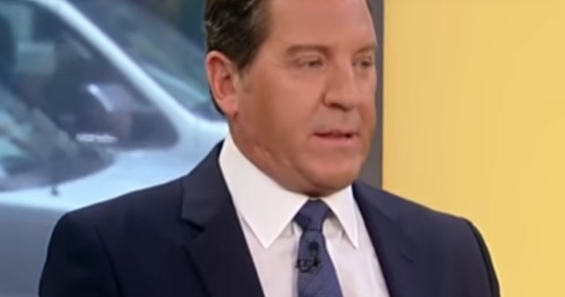 Un prezentator al Fox News, suspendat dupa ce a fost acuzat ca a trimis mai multe fotografii obscene unor colege