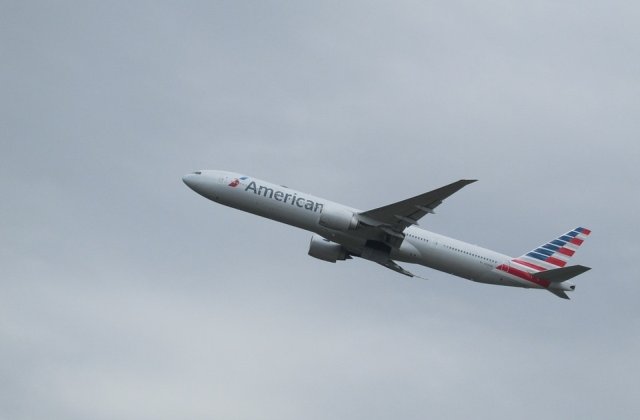 Zece persoane ranite, in urma unor turbulente extreme la bordul unui avion American Airlines