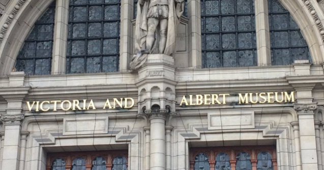 Directorul Victoria and Albert Museum i-a cerut scuze unei femei deranjate in timp ce isi alapta copilul