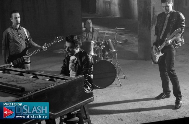 [VIDEO]  Vunk si-a inecat instrumentele in lacrimi