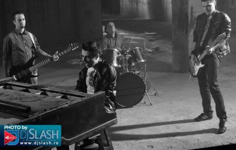  Video  Vunk si-a inecat instrumentele in lacrimi