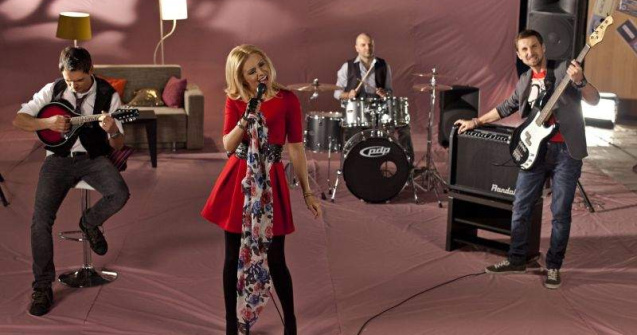 Romanii aduc dragostea, Puf Stock aduce 1000 de perne