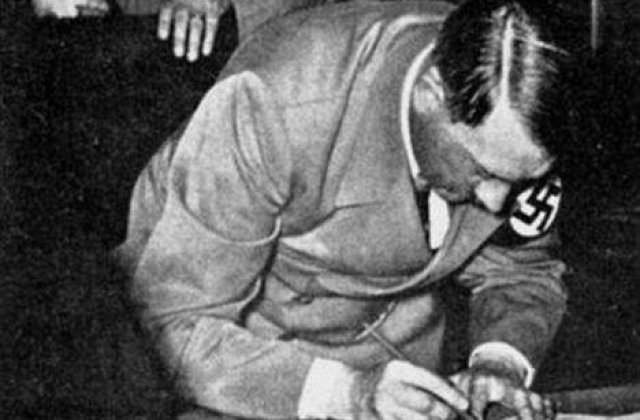 Cat valoreaza biroul lui Hitler?
