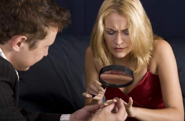 Barbatii preiau rolul femeii: Ei vor copii, ele cariera