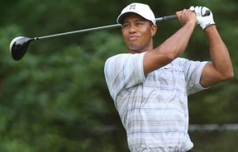 Tiger Woods, amendat pentru ca a scuipat pe terenul de golf
