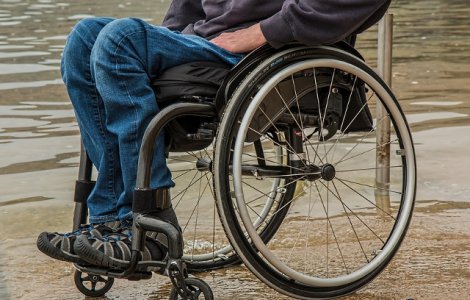 Guvernul dubleaza taxa companiilor pentru angajatii cu dizabilitati