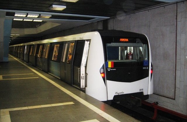 Metrorex introduce noi cartele de metrou: biletul pentru o calatorie la 2,50 lei, abonament anual la 720 lei si cartele pentru grupuri