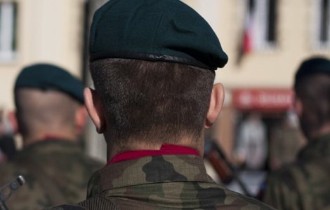 Mai multi raniti dupa ce militari au fost loviti de un vehicul la Paris