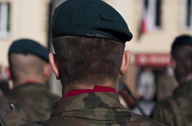 Mai multi raniti dupa ce militari au fost loviti de un vehicul la Paris