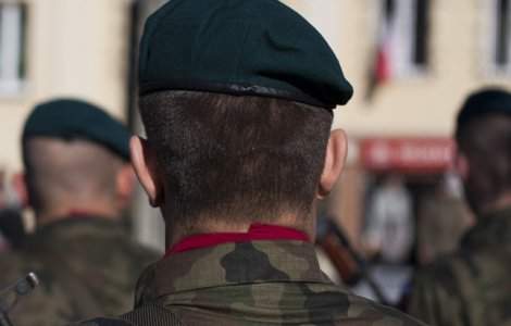 Mai multi raniti dupa ce militari au fost loviti de un vehicul la Paris