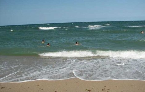 Barbatul disparut in mare la Jupiter a fost gasit mort; el intrase in apa sa isi faca o fotografie si a fost luat de curenti