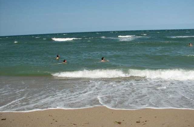 Barbatul disparut in mare la Jupiter a fost gasit mort; el intrase in apa sa isi faca o fotografie si a fost luat de curenti